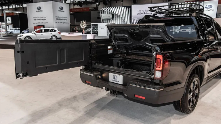 2019 Honda Ridgeline tailgate 03