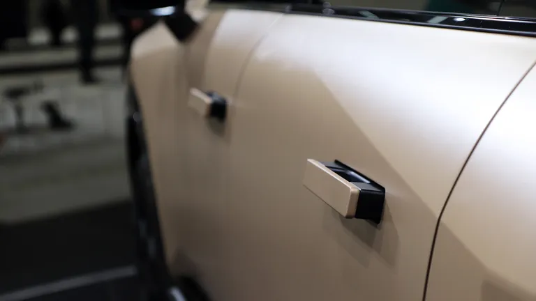 2027 telluride 10 Cool Things flush door handles 07