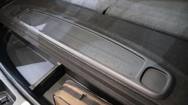 2027 telluride 10 Cool Things rear ruler 09